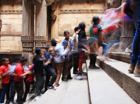 A bunch of school kids on a visit to Adalaj step well