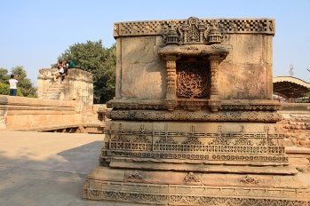 Half-pillar with Kalp Vriksh
